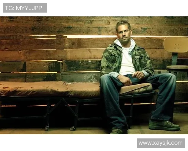 高清足球明星比心壁纸分享让你感受运动激情与偶像魅力