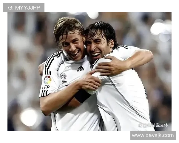 足球明星的亲吻瞬间大揭秘混合版让你领略不同风格的浪漫与激情 足球明星的亲吻瞬间大揭秘混合版让你领略不同风格的浪漫与激情