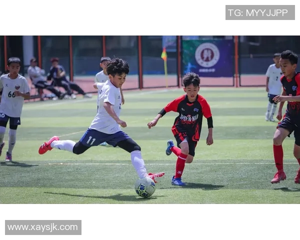 足球明星精彩瞬间全景展示图集让你领略球场魅力与风采 足球明星精彩瞬间全景展示图集让你领略球场魅力与风采